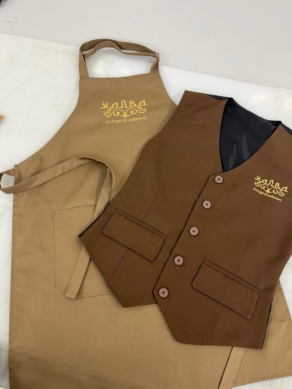 Халва lounge — фартук и жилет